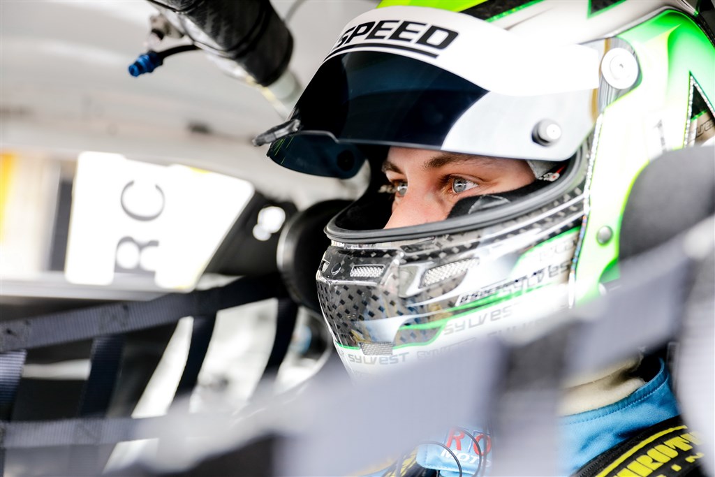 En koncentreret Nicolai Sylvest før udkørslen på banen
(Foto: ADAC Motorsport)